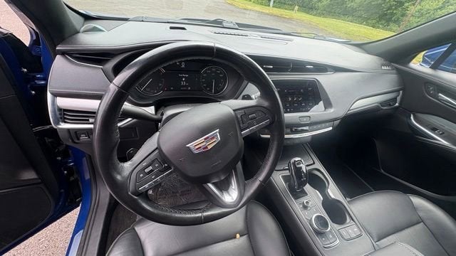2022 Cadillac XT4 Premium Luxury