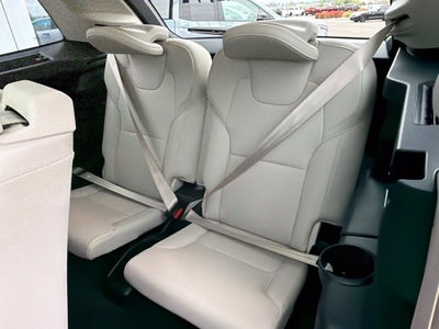 2017 Volvo XC90 T6 Momentum
