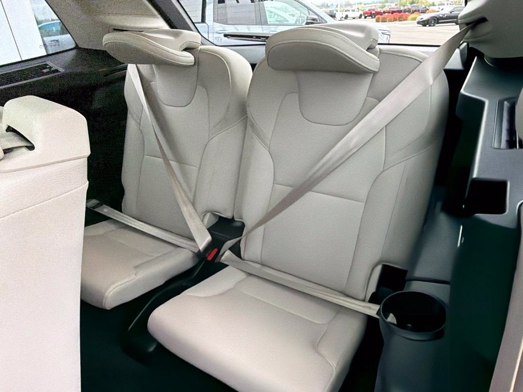 2017 Volvo XC90 T6 Momentum