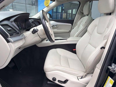 2017 Volvo XC90 T6 Momentum