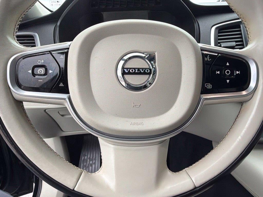 2017 Volvo XC90 T6 Momentum