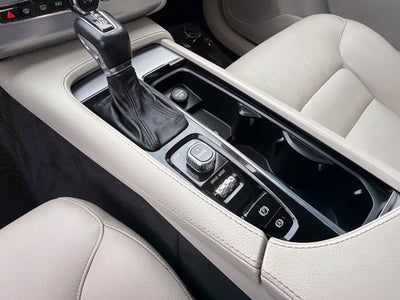 2017 Volvo XC90 T6 Momentum