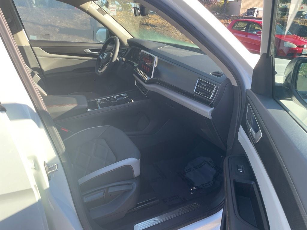 2024 Volkswagen Atlas 2.0T Peak Edition SE w/Technology