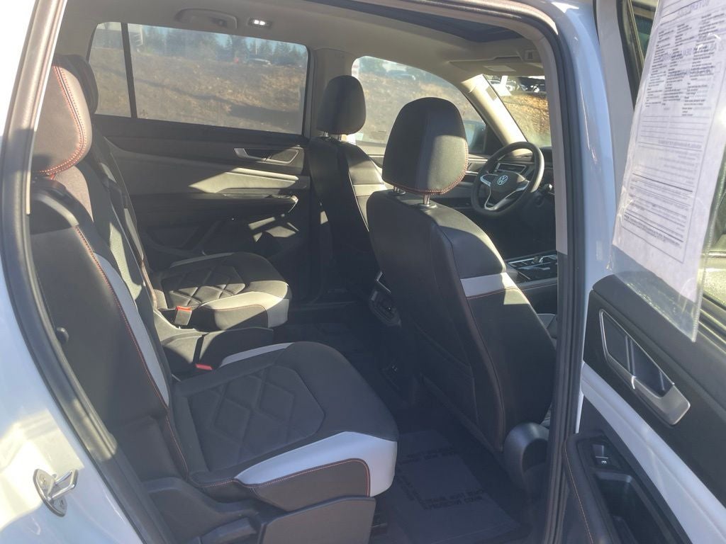 2024 Volkswagen Atlas 2.0T Peak Edition SE w/Technology