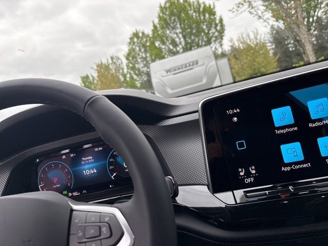 2025 Volkswagen Atlas Cross Sport 2.0T SEL Premium R-Line