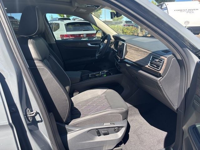 2025 Volkswagen Atlas 2.0T SEL Premium R-Line