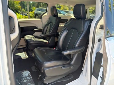 2023 Chrysler Pacifica Hybrid Touring L
