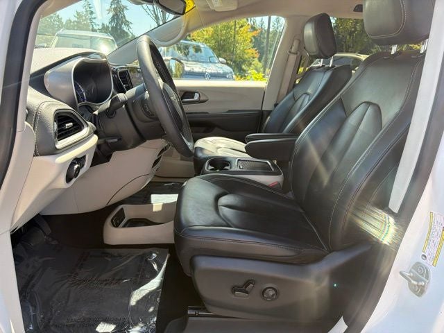 2023 Chrysler Pacifica Hybrid Touring L