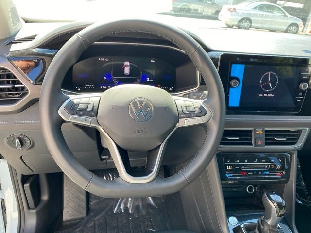 2026 Volkswagen Taos 1.5T SE Black