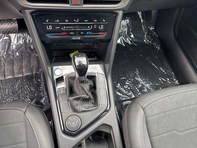 2025 Volkswagen Taos 1.5T SE Black