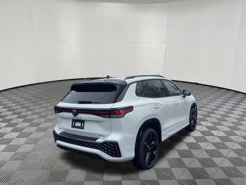 2026 Volkswagen Tiguan 2.0T SE R-Line Black