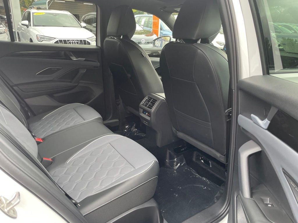2026 Volkswagen Tiguan 2.0T SEL R-Line