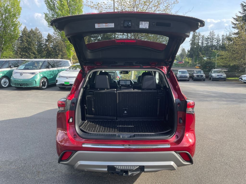 2022 Toyota Highlander Hybrid Platinum