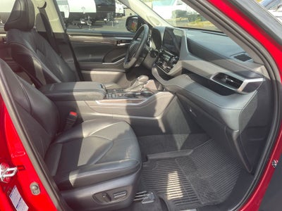 2022 Toyota Highlander Hybrid Platinum