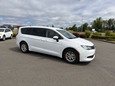 2023 Chrysler Voyager LX