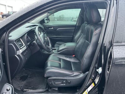 2019 Toyota Highlander SE