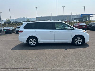 2015 Toyota Sienna LE 8 Passenger