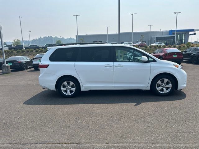 2015 Toyota Sienna LE 8 Passenger