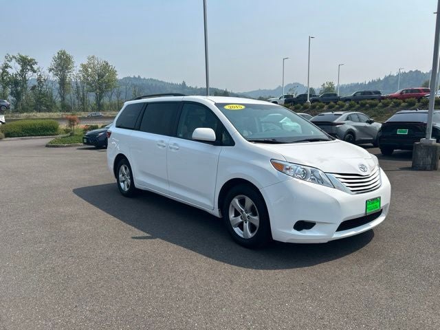 2015 Toyota Sienna LE 8 Passenger