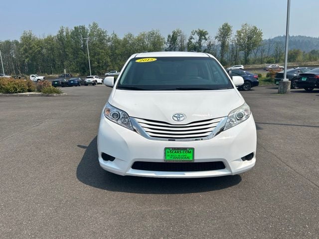 2015 Toyota Sienna LE 8 Passenger