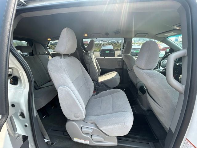 2015 Toyota Sienna LE 8 Passenger