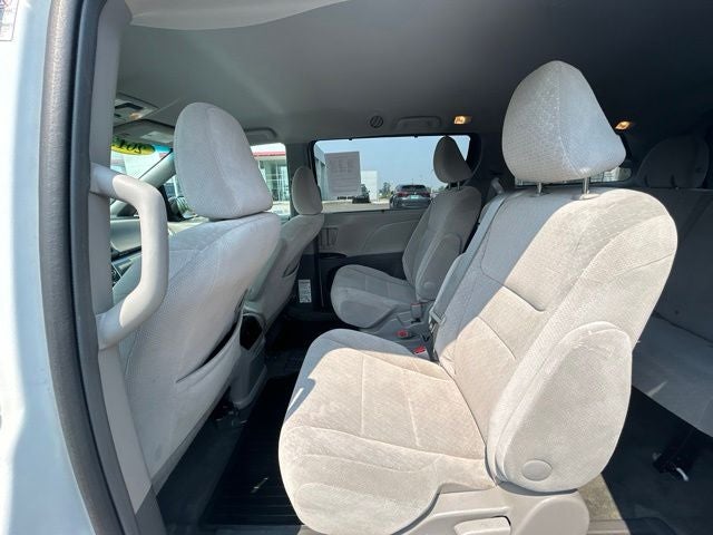 2015 Toyota Sienna LE 8 Passenger
