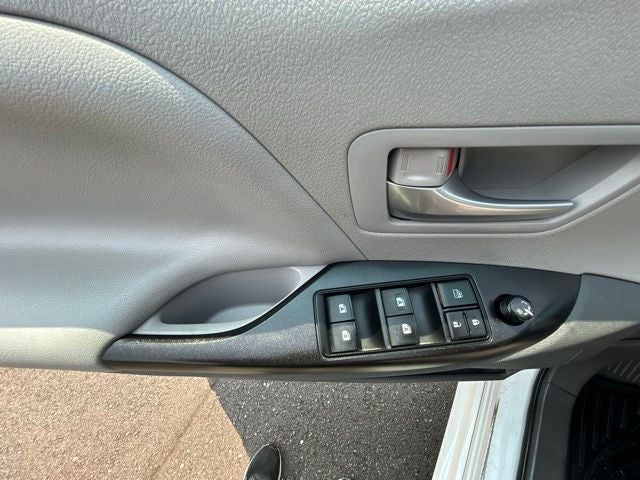 2015 Toyota Sienna LE 8 Passenger
