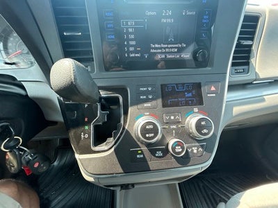 2015 Toyota Sienna LE 8 Passenger