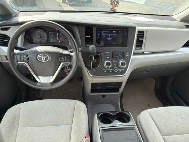 2015 Toyota Sienna LE 8 Passenger