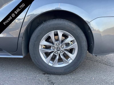 2025 Toyota Sienna XLE 8 Passenger