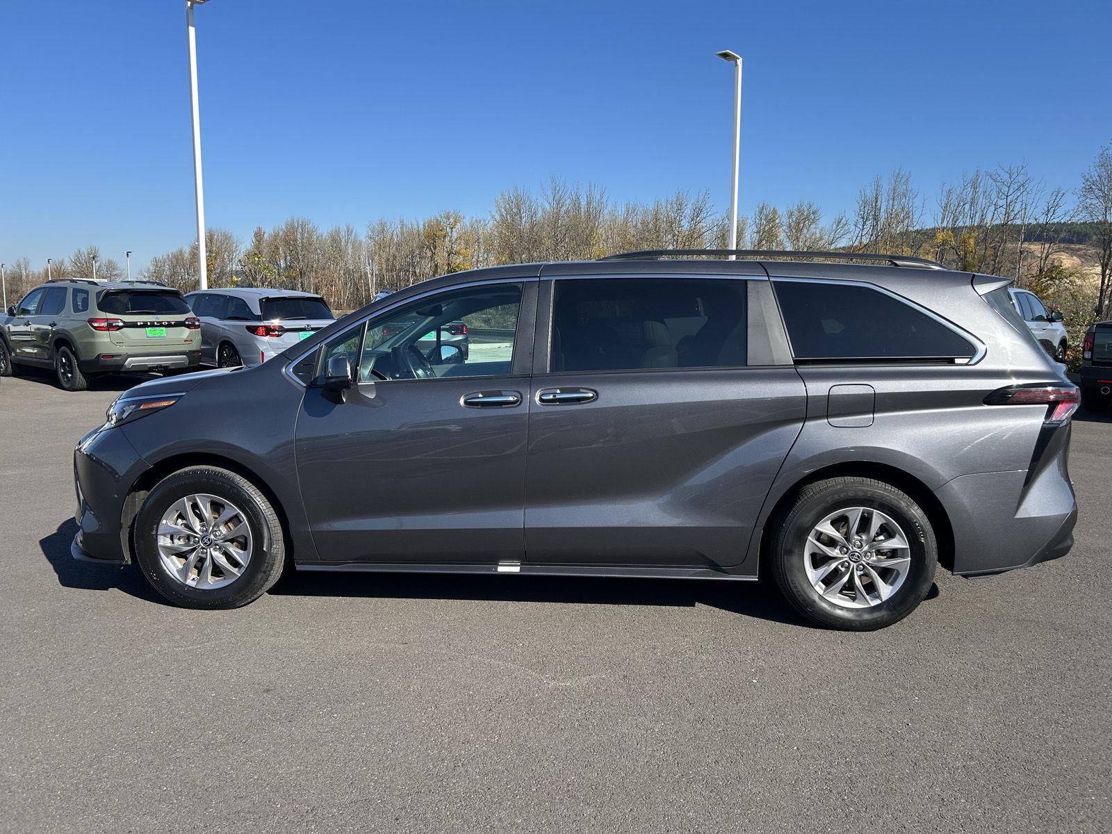 2025 Toyota Sienna XLE