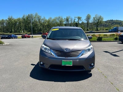2017 Toyota Sienna XLE 8 Passenger