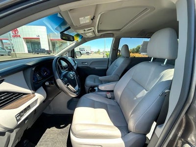 2017 Toyota Sienna XLE 8 Passenger