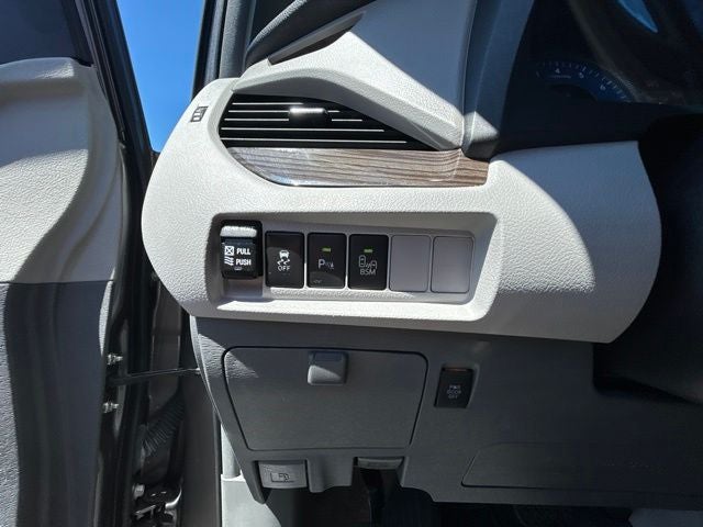 2017 Toyota Sienna XLE 8 Passenger