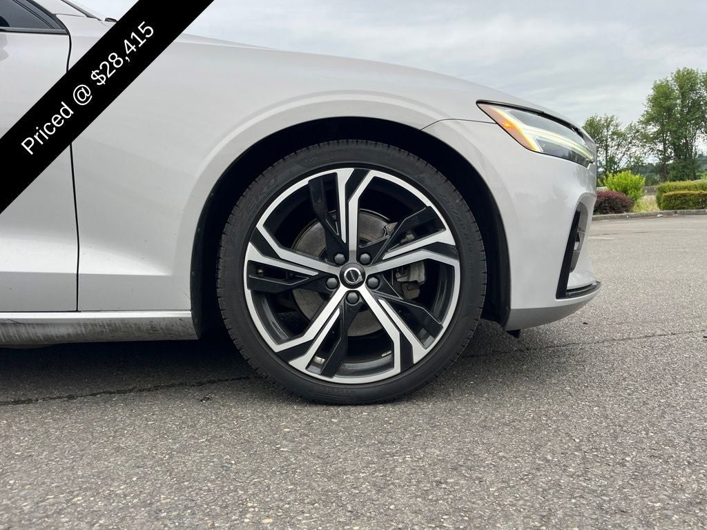 2024 Volvo S60 B5 Core Dark Theme