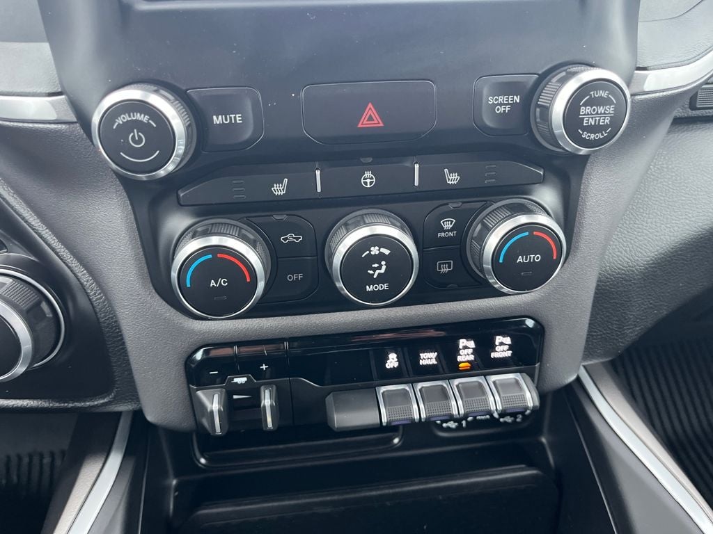 2022 RAM 1500 Big Horn Crew Cab 4x4 5'7' Box