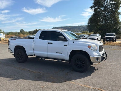 2017 Toyota Tundra SR5 5.7L V8