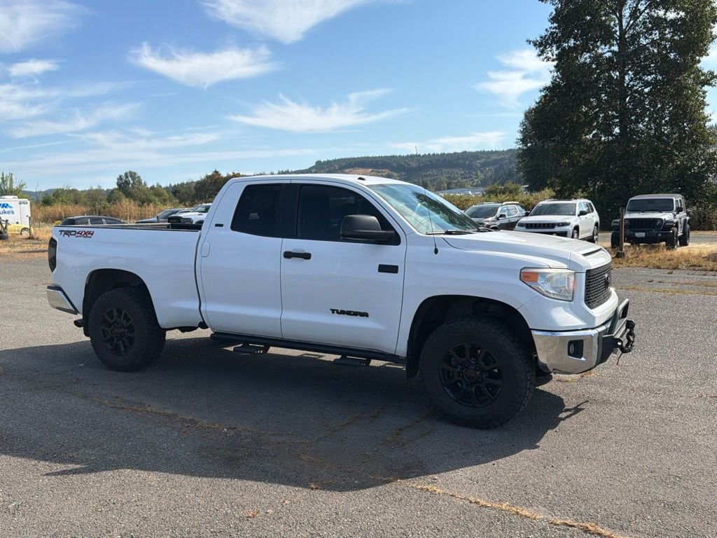 2017 Toyota Tundra SR5 5.7L V8