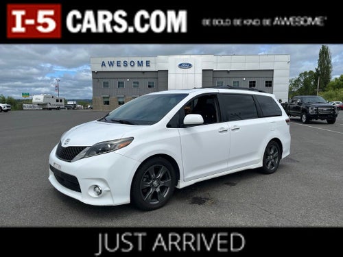 2017 Toyota Sienna SE 8 Passenger